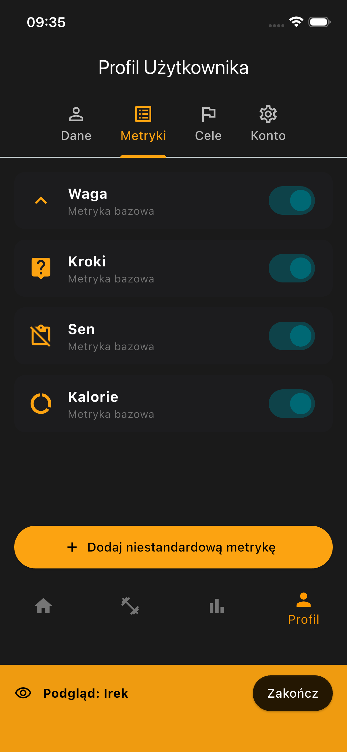 Zaawansowane tabele do logowania niestandardowych metryk narzuconych przez trenera